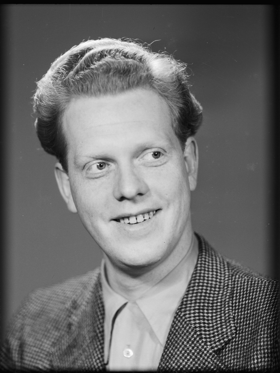 Ateljéporträtt - Tage Danielsson, Uppsala