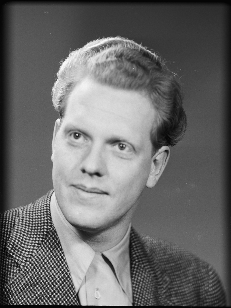 Ateljéporträtt - Tage Danielsson, Uppsala