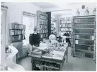 Västerås, Köpmangatan 1.
Interiör från Wennbergs bokhandel. C:a 1940-tal.