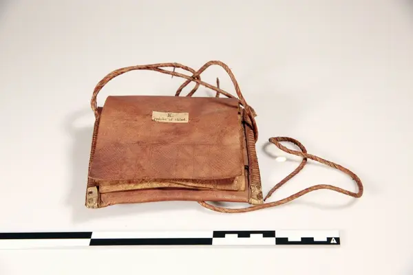Veske av skinn, ca 1700