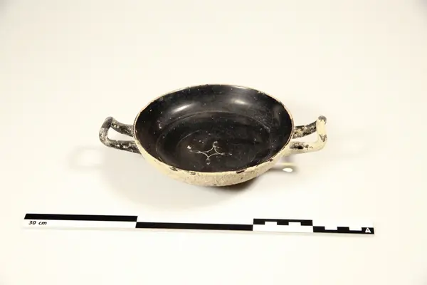 Antikk skål fra Pompeii av brent leire