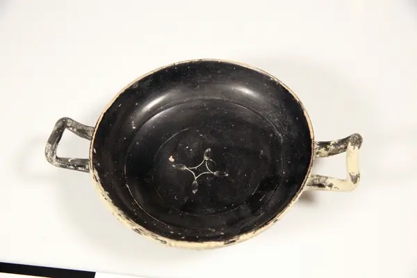 Antikk skål fra Pompeii av brent leire