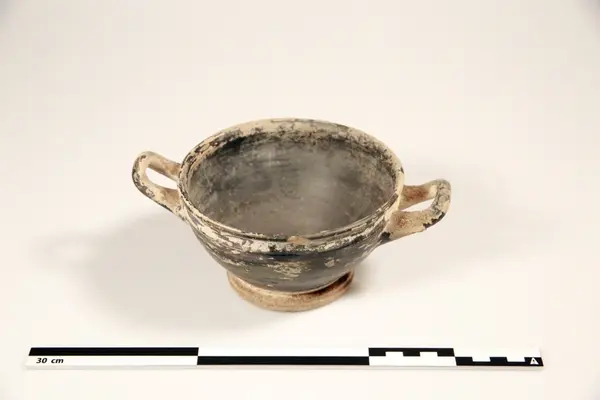 Bolle med hanker i brent leire fra Pompeii