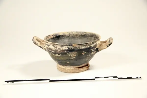 Bolle med hanker i brent leire fra Pompeii