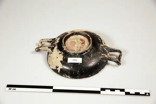 Antikk skål fra Pompeii av brent leire