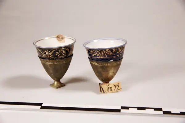 Tyrkisk kaffekopp med messingfot