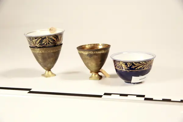 Tyrkisk kaffekopp med messingfot