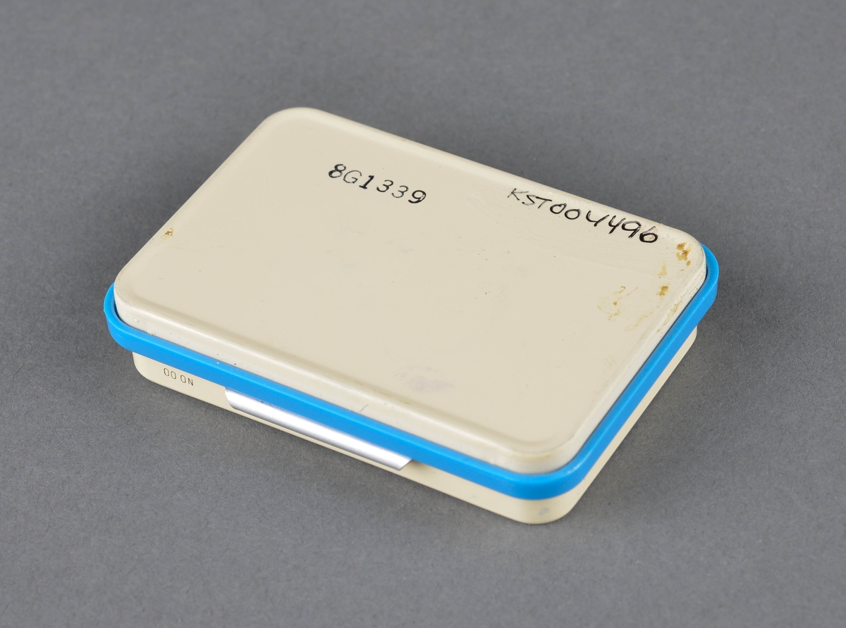 Stempelpute i metallboks, medfølgene eske i papp/papir
Brukt for stempling, gir blått avtrykk