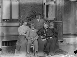 I hagen, Gyldenløves gate 43.