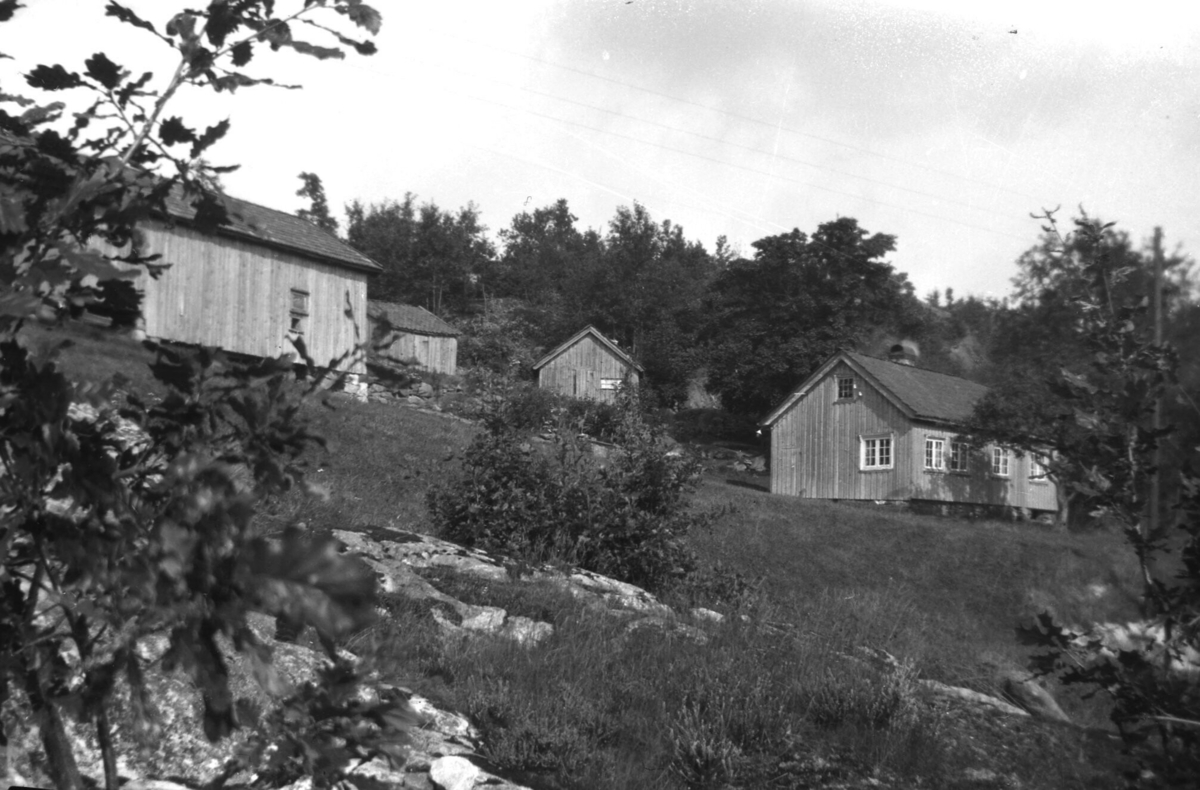 Gårdsbruk i bratt terreng.