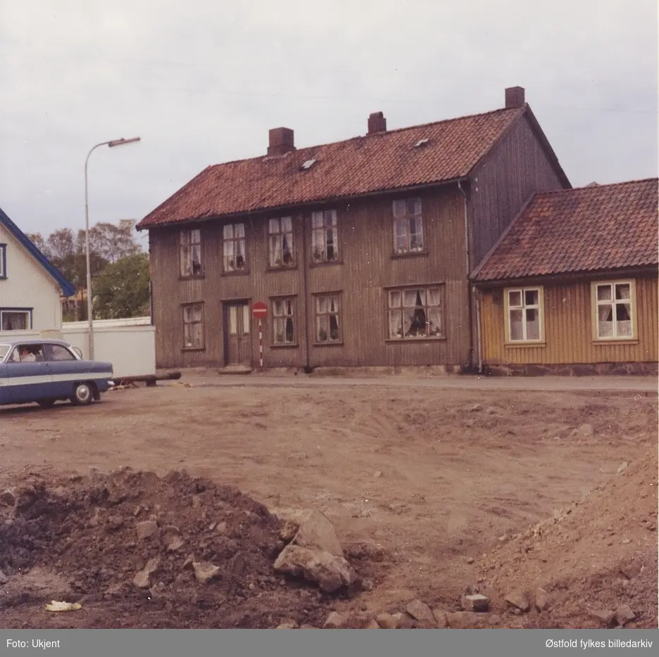 Moss Frikirke. Eskelundgården der menigheten holdt til i salen fra stiftelsen i 1877, nåværende Stengata 5 i Moss.