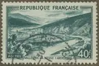 Frimärke ur Gösta Bodmans filatelistiska motivsamling, påbörjad 1950. Frimärke från Frankrike, 1949. Motiv av Floden Meuses serpinisering i Ardennerna.
