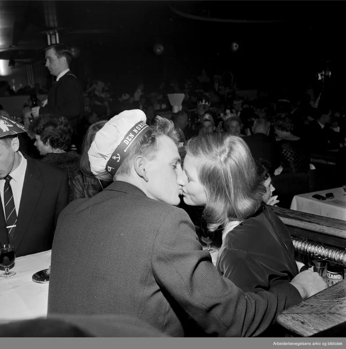 Nyttårsfest på restaurant Regnbuen 1962.