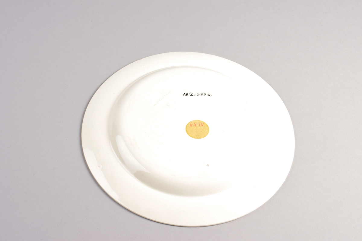 Stilisert borddekor i to grønnfarger langs kanten.