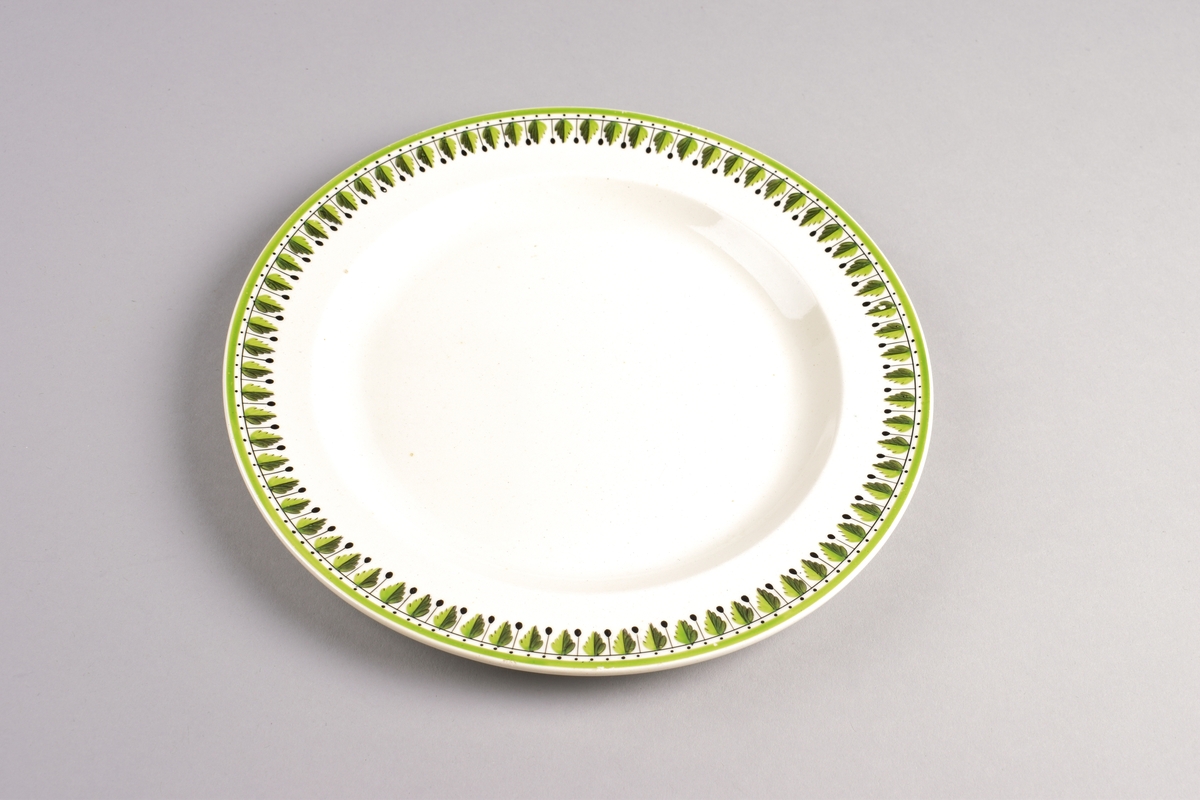 Stilisert borddekor i to grønnfarger langs kanten.