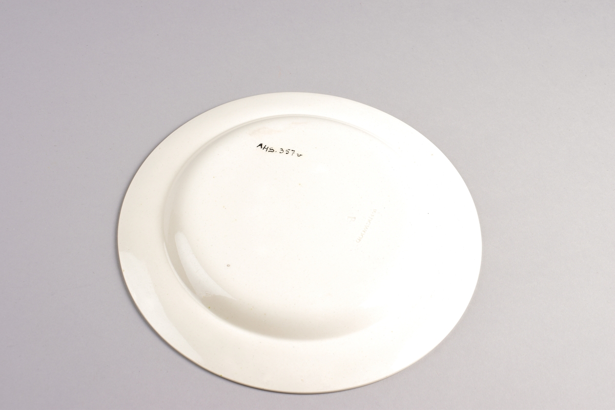 Stilisert borddekor i to grønnfarger langs kanten.