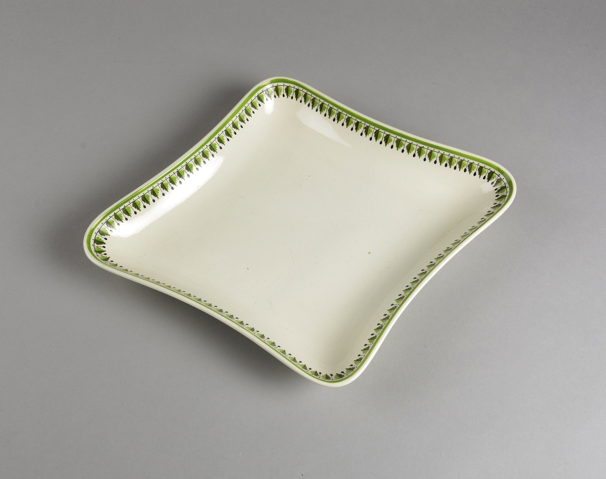 Stilisert borddekor i to grønnfarger langs kanten.