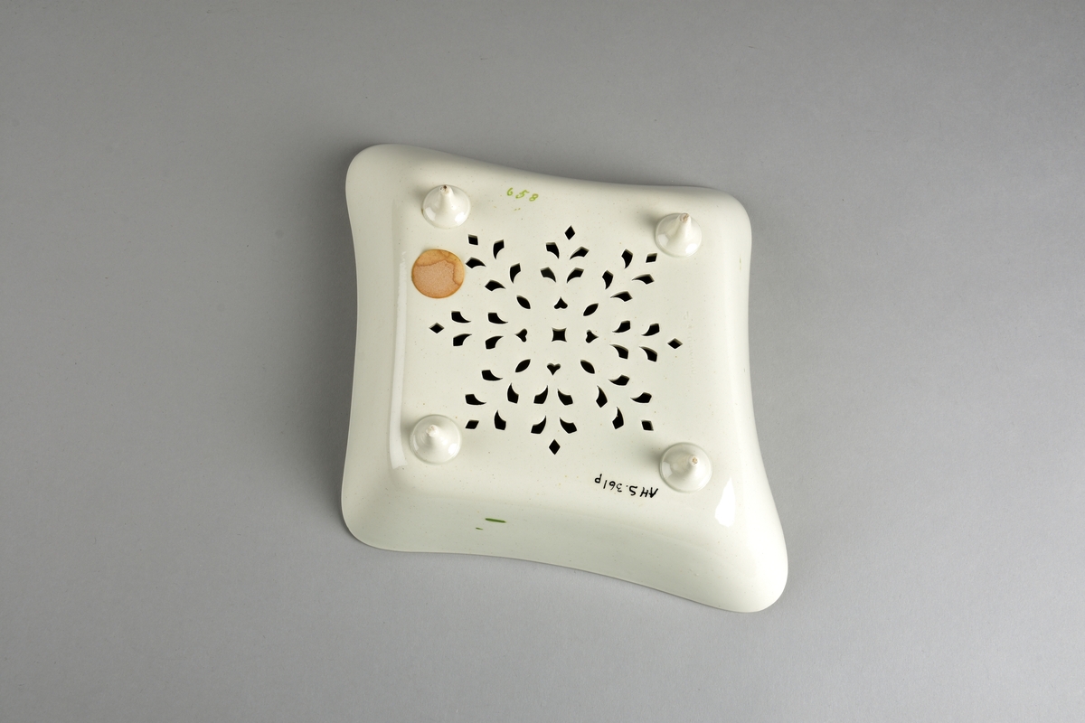 Stilisert borddekor i to grønnfarger langs kanten.