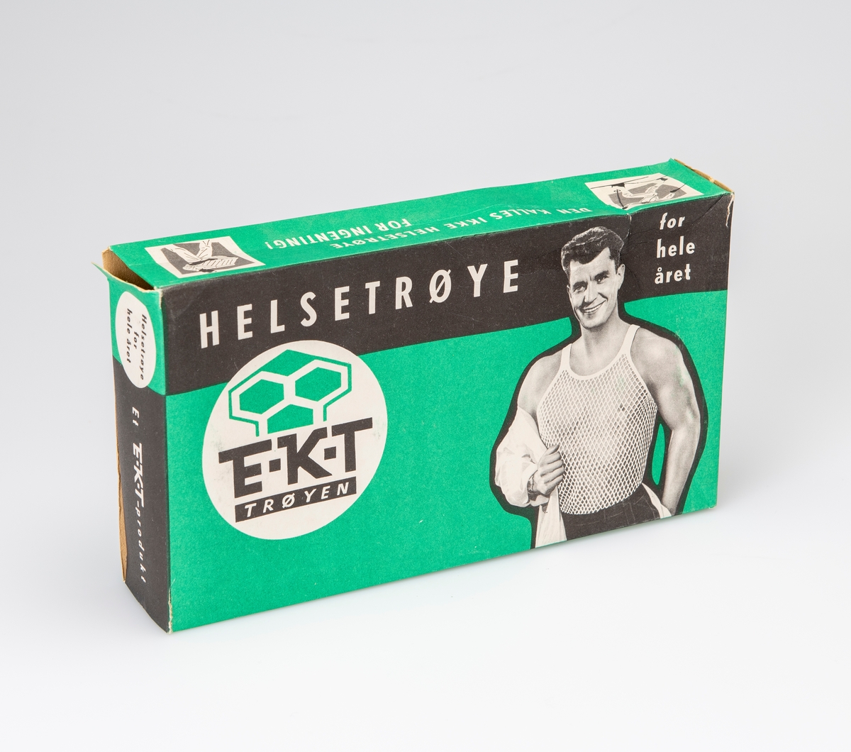 Bilde av en mann ikledd en helsetrøye.