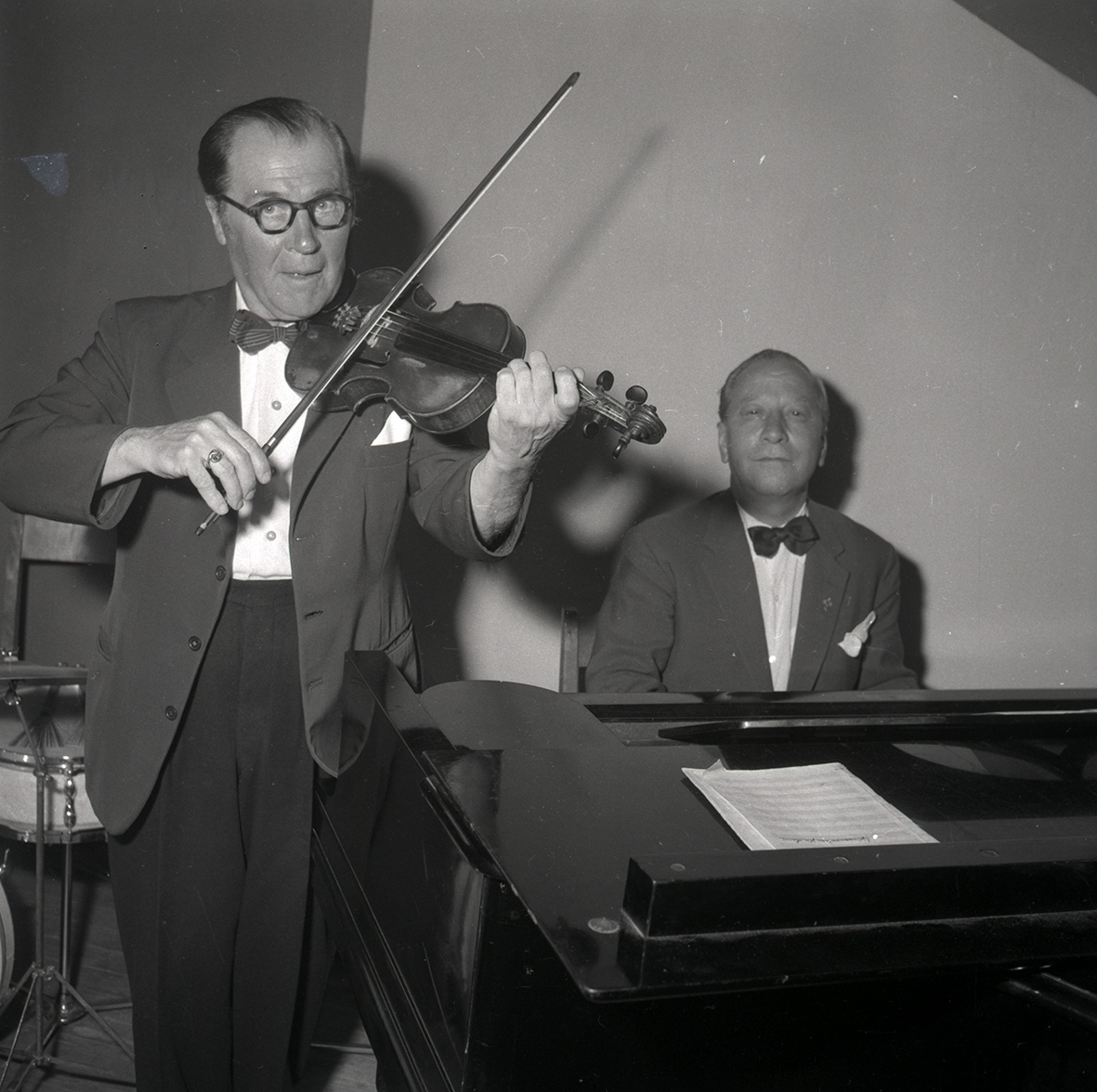 Orkester på Restis. Fram till 1960-talet var det regel att bättre restauranger hade levande musik. Oftast var det kringresande orkestrar som engagerades för en månad i taget.