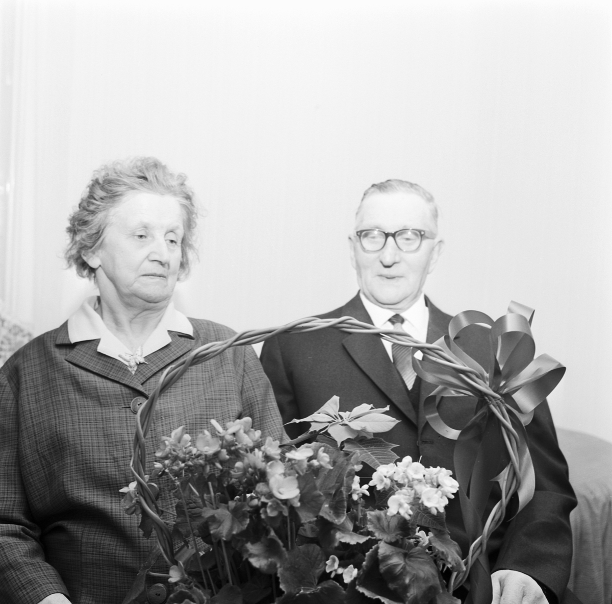 Guldpar i Hållen, Uppland 1969