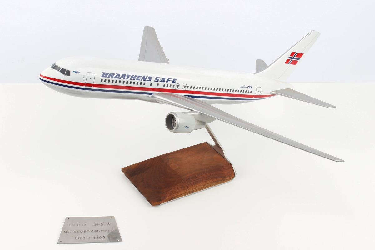 Modellfly av Boeing 767 i Braathens-farger.