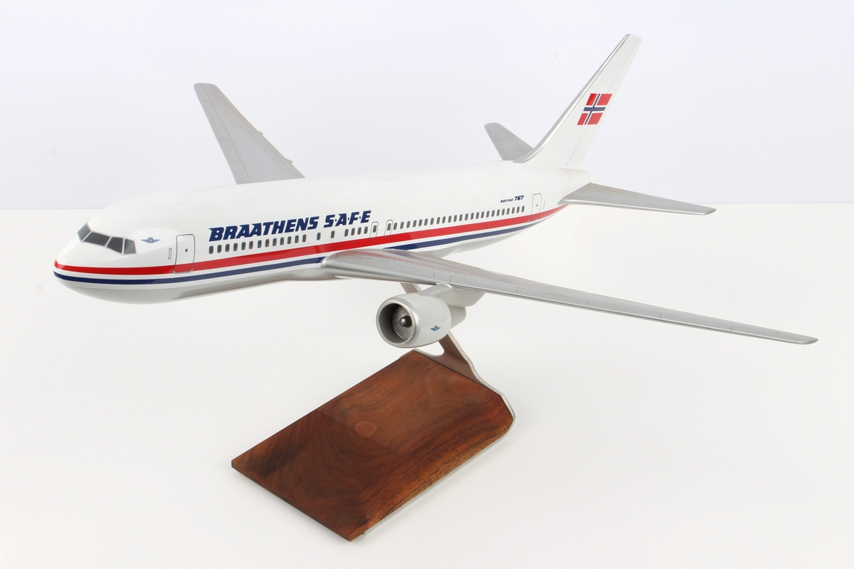 Modellfly av Boeing 767 i Braathens-farger.