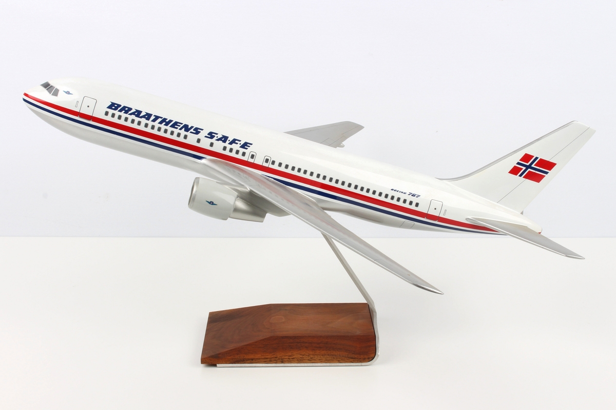 Modellfly av Boeing 767 i Braathens-farger.
