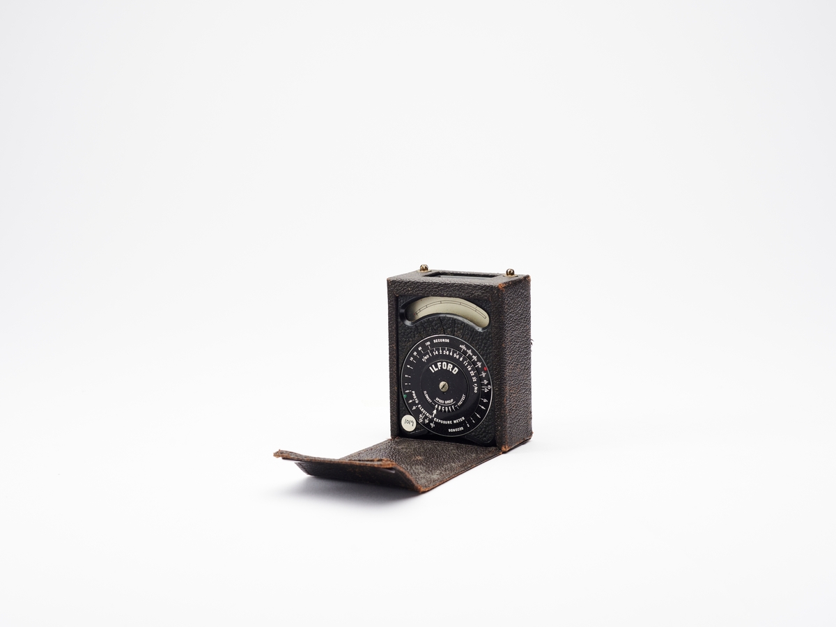 Photo Electric Exposure Meter er en lysmåler produsert av Ilford fra 1940-1949. Lysmåleren ligger i skinnetui.