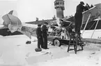 Arbete kring ett havererat flygplan J 6 på Centrala flygverkstäderna Malmslätt, 1931. Vid Einar Lundborgs haveri vid en provflygning av flygplan Jaktfalken, J 6 nummer 206.