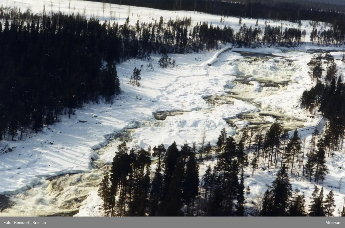 Utsikt över Storforsen. Älv.