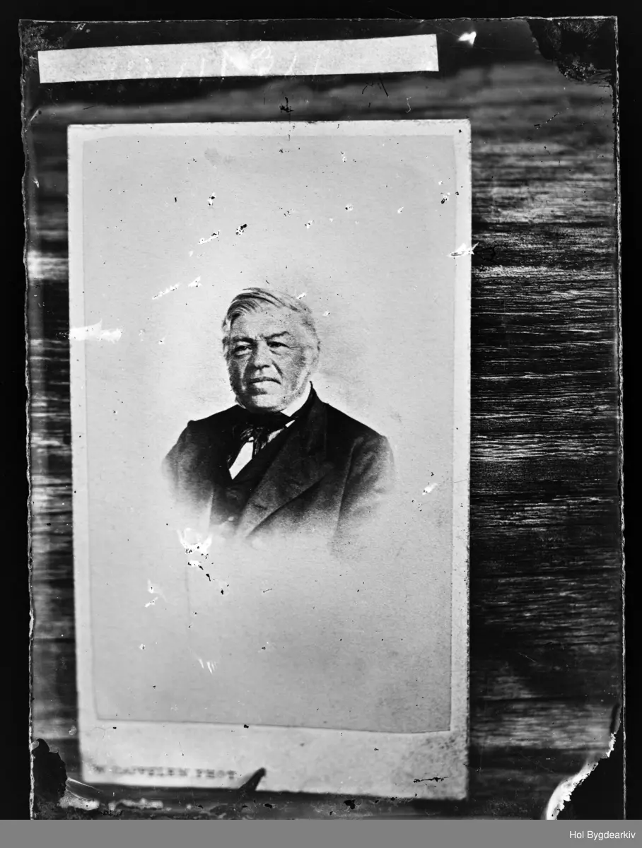 PortrettB, mann, bunad, hallingklede, fotoatelier