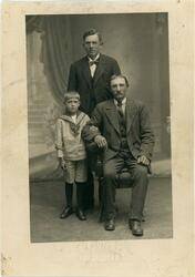 Porträtt. Johan Emanuelsson, Torsten Emanuelsson och Edvard 