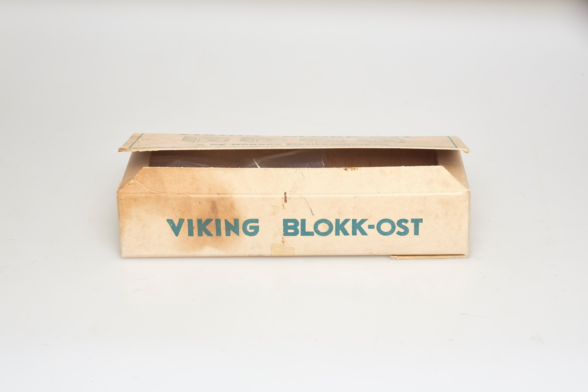 Pappeske for viking blokk ost og en pose med noen lapper(?).