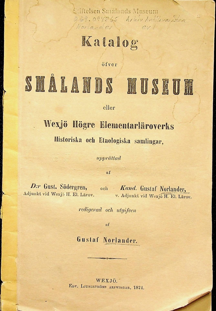 Katalog över Smålands museums L-numrerade samlingar från år 1874. Katalogen är indelad enligt följande: Forntiden, med underrubrikerna stenåldern, bronsålder och järnåldern, följt av medeltiden och nyare tiden.
Häftet är inlagt i Libris: https://libris.kb.se/bib/1582592