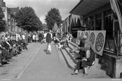 Olof Palme talar framför Folketshus i Gävle.