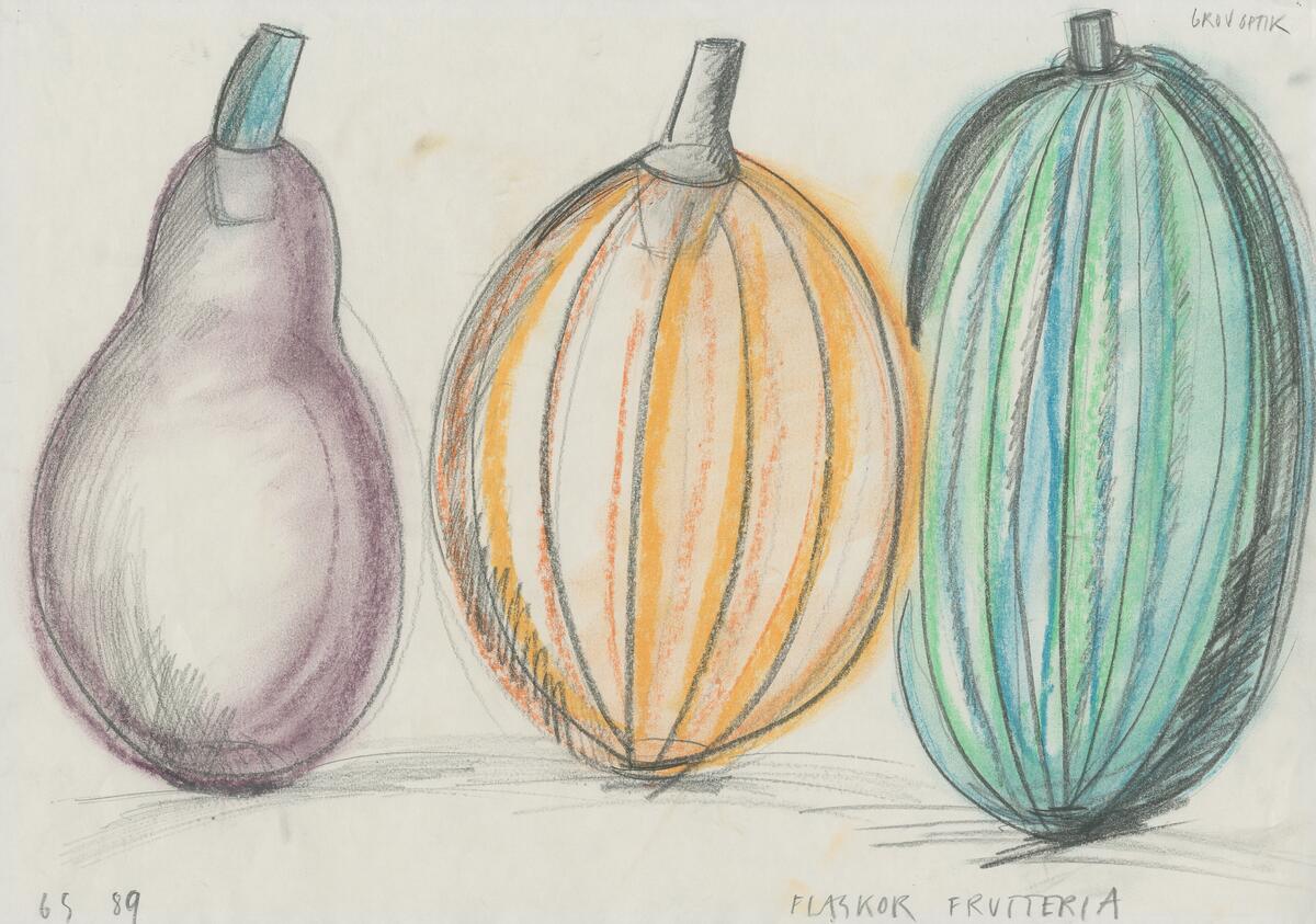 Skiss till glasflaskor i form av frukter. Tre flaskor i olika färg finns på skissen, samtliga med propp.