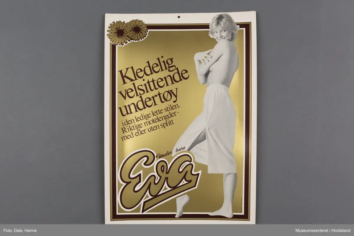 Kvinne kledd i underskjørt, reklametekst.