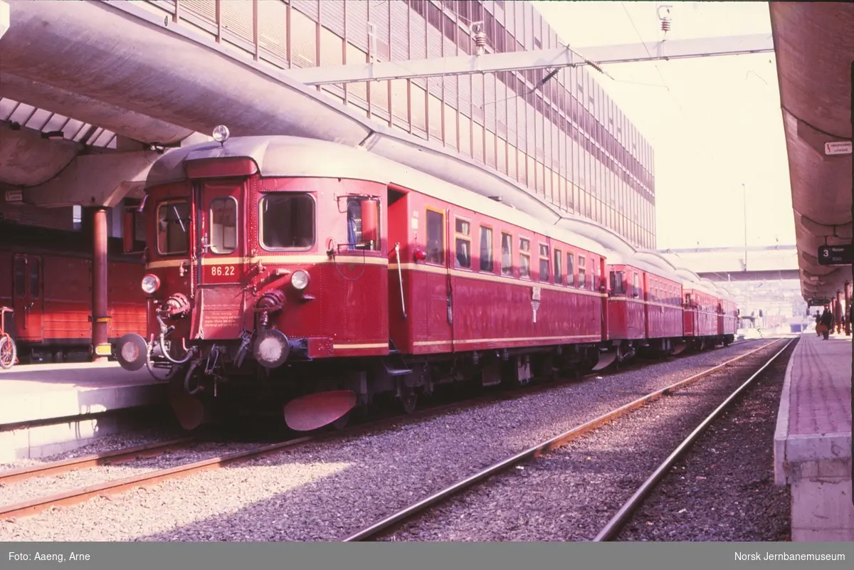 Ekstratog fra Oslo S til Røros, tog 7375, på Oslo Sentralstasjon lørdag før palmesøndag.