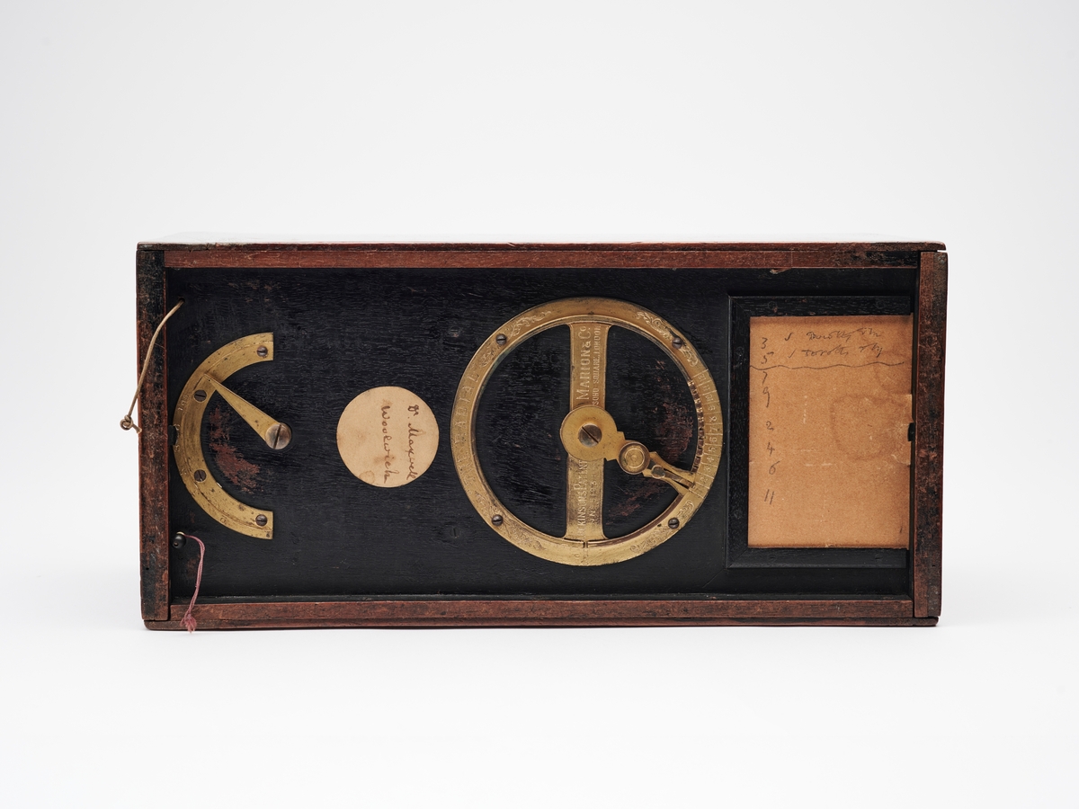 The Radial produsert av The Marion & Co. i ca. 1890 er et magasinkamera for 12 1/4" plater.