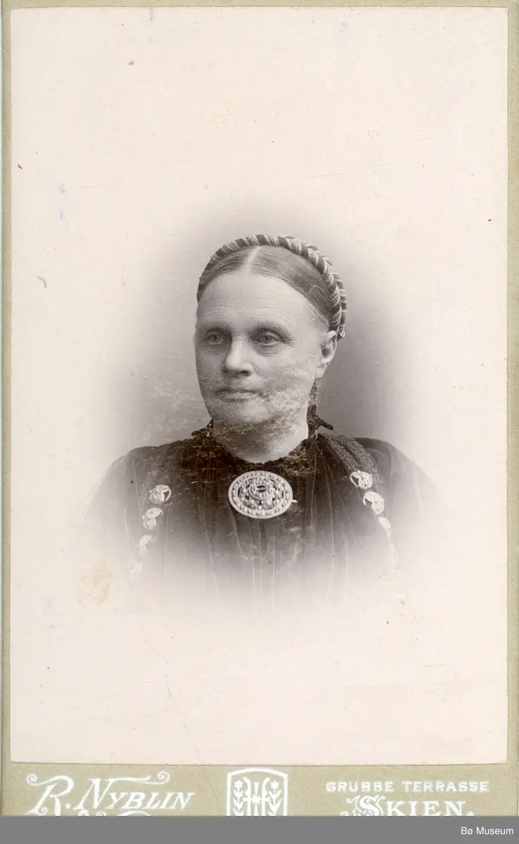 Portrettfoto av Aslaug Opdal
