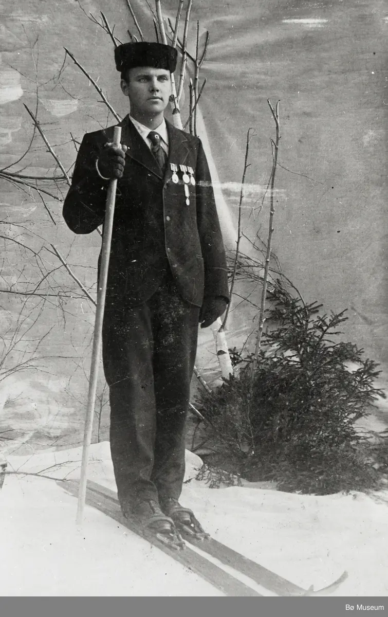 Atelierfoto av Lavrants Rue på ski