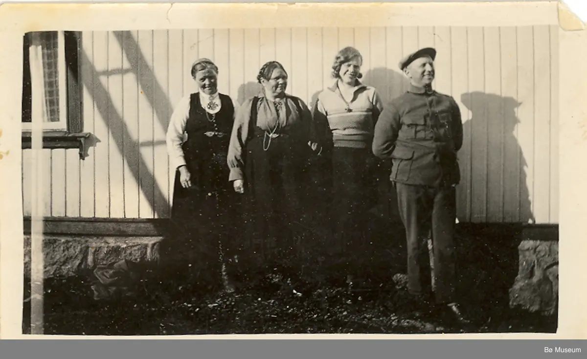 F.v nr. 2. Tone Sisjord, f. Otterholt, nr. 4: Tor Sisjord Otterholt f. 1900