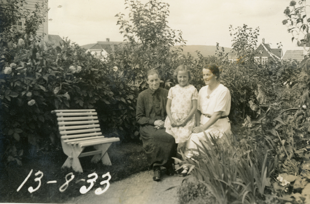Fleire bilde av Tordis Terjesen, mor og mormor.