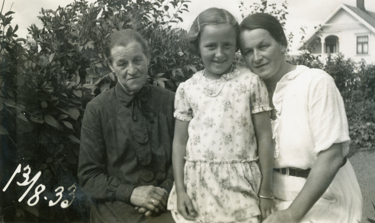 Fleire bilde av Tordis Terjesen, mor og mormor.
