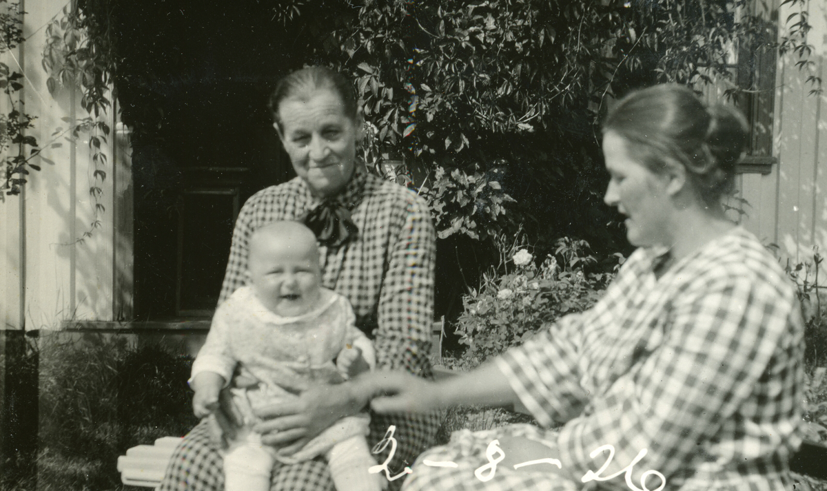 Fleire bilde av Tordis Terjesen, mor og mormor.