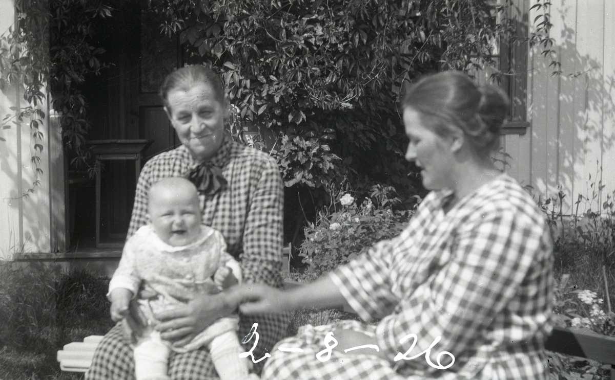 Fleire bilde av Tordis Terjesen, mor og mormor.