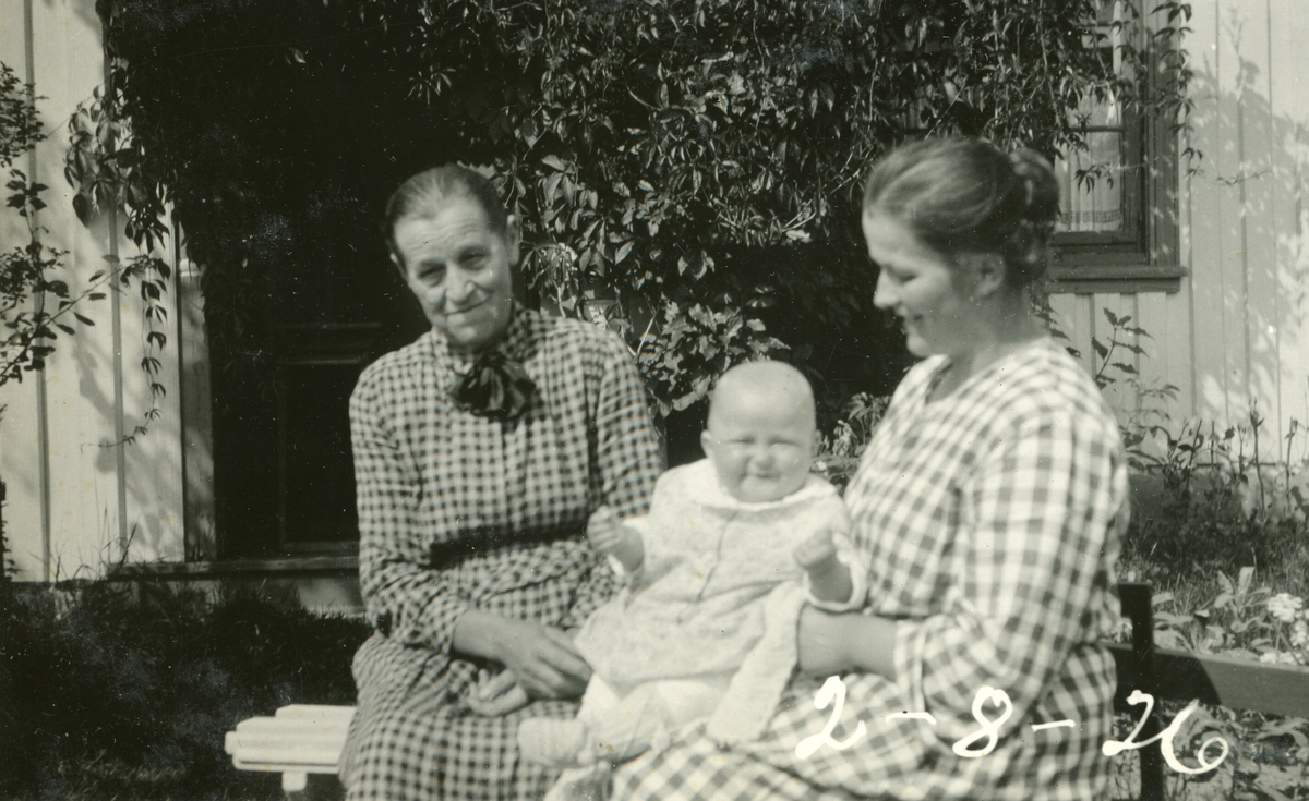 Fleire bilde av Tordis Terjesen, mor og mormor.