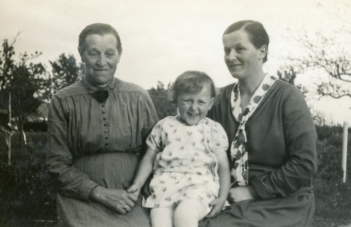 Fleire bilde av Tordis Terjesen, mor og mormor.
