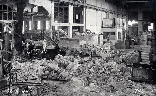 Ødelagt transformator etter sabotasjen i 1944.